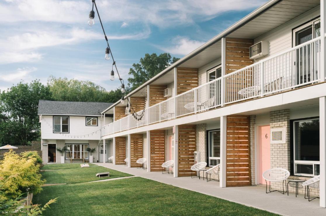 The June Motel, Prince Edward County Пиктън Екстериор снимка