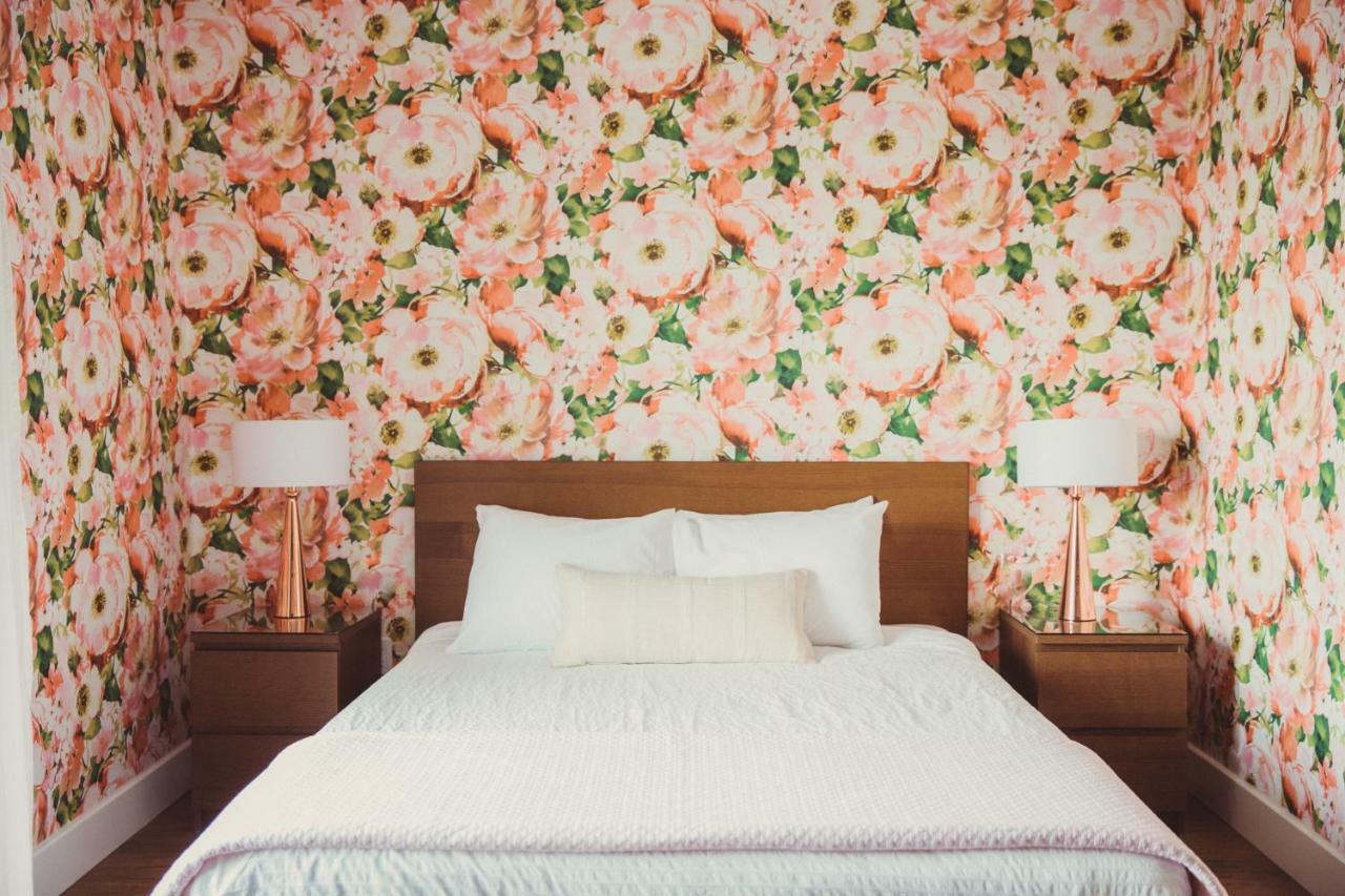 The June Motel, Prince Edward County Пиктън Екстериор снимка